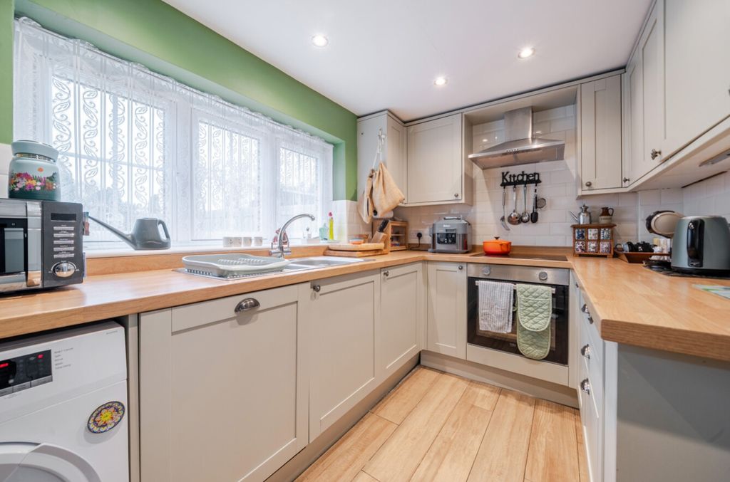 Property photo 3 of 28 1436926-6-69Ccf93A3848F