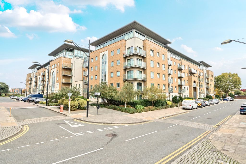 Property photo 1 of 17 External