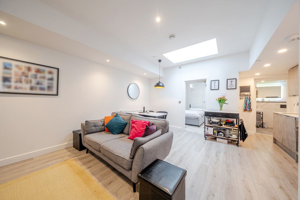 Property photo 3 of 11 1461122-19-6A0c2c...