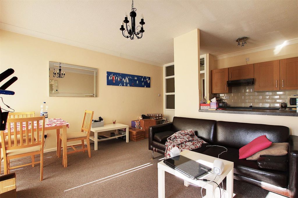 Property photo 3 of 6