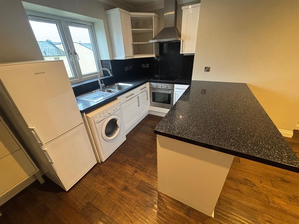 Property photo 3 of 7 Kitchen.Jpg