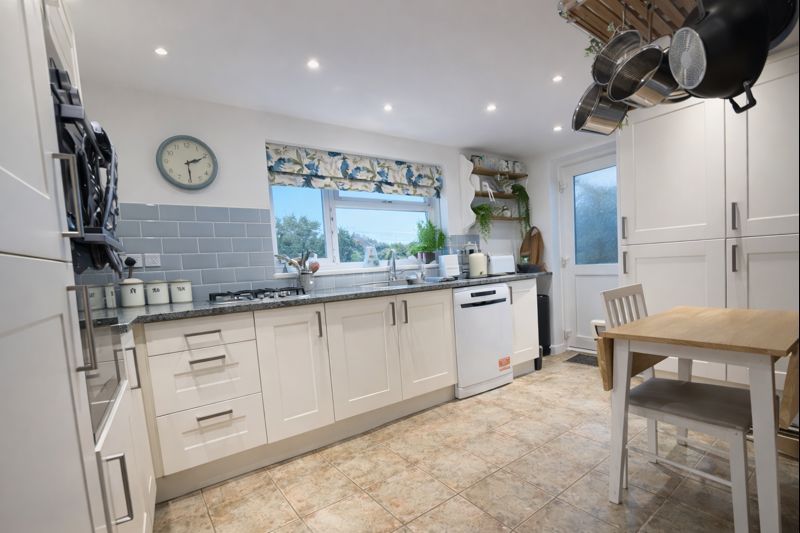 Property photo 3 of 11 d7Aedd958Bcf409A9Be6F14B6178B453md