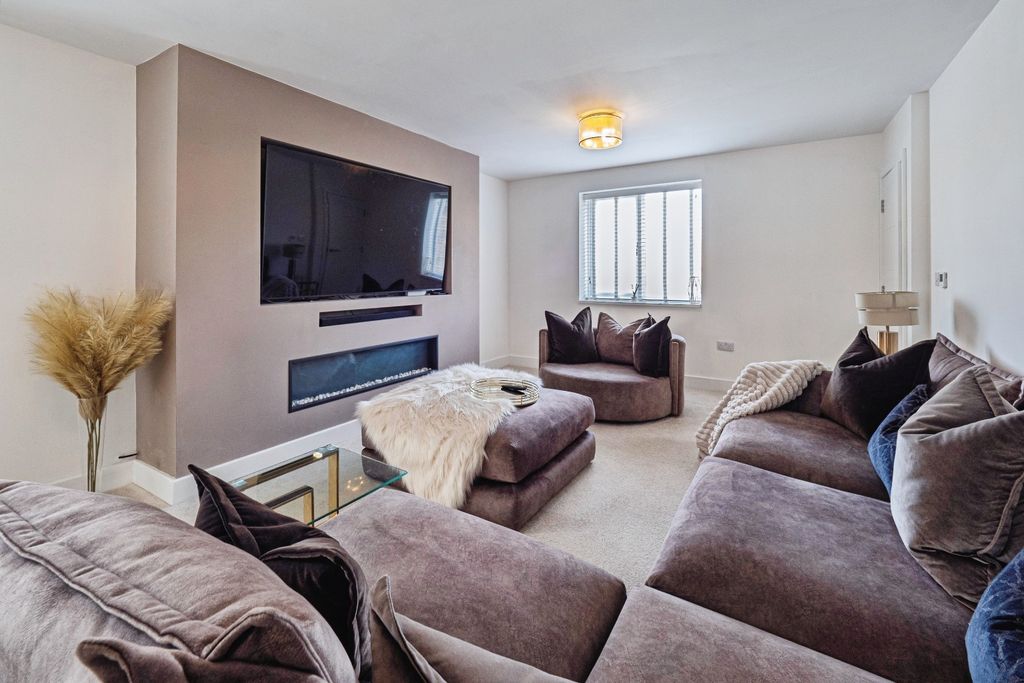 Property photo 2 of 21 4581328