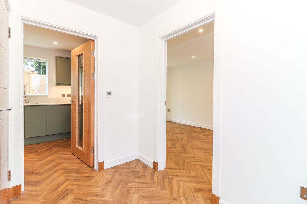 Additional image 6 of 3 bed semi-detached house for saleParnell Close, Abbots Langley WD5