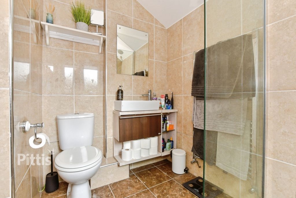 Property photo 3 of 11 5F552804-901H1Jvy