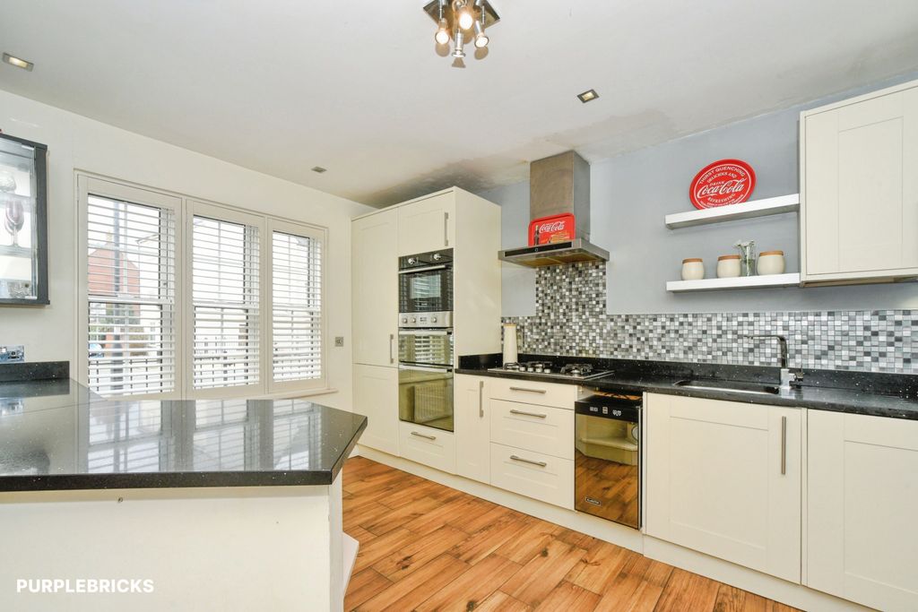 Property photo 2 of 35