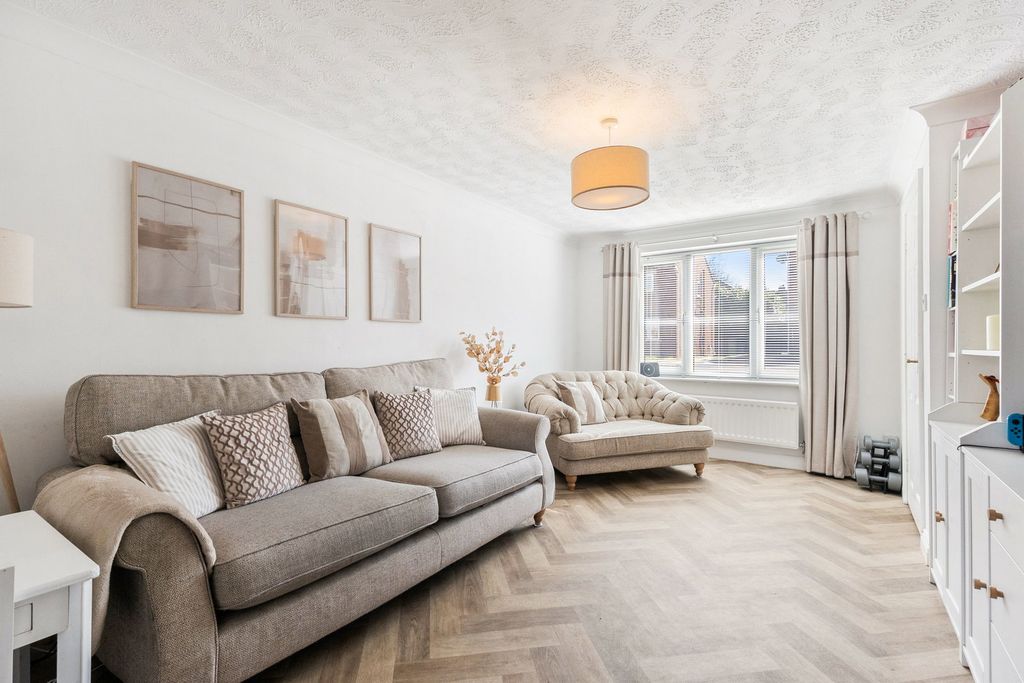 Property photo 3 of 25