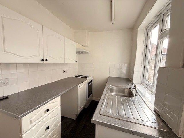 Property photo 2 of 9 Kitchen