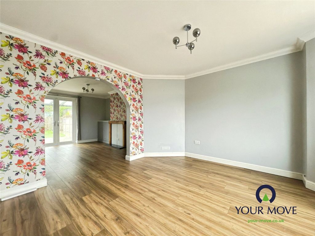 Property photo 3 of 14 Lounge