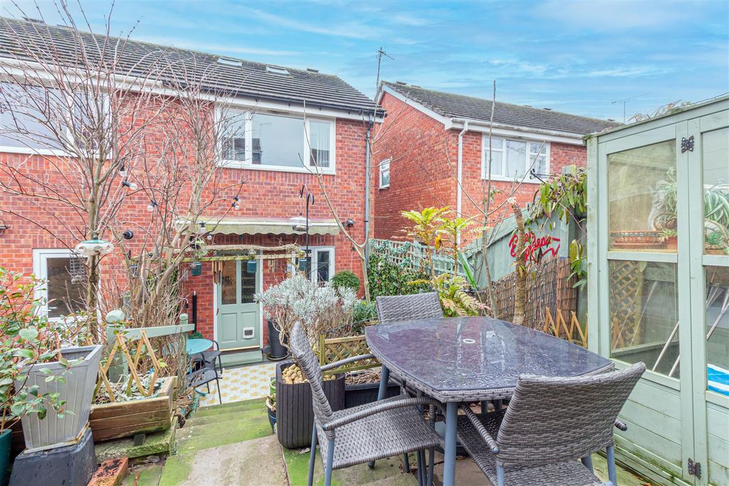 Property photo 2 of 21 Garden-5.Jpg