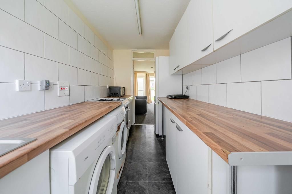 Property photo 3 of 19 Kitchen