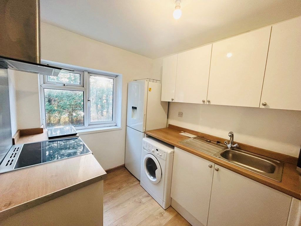 Property photo 3 of 8 Kitchen