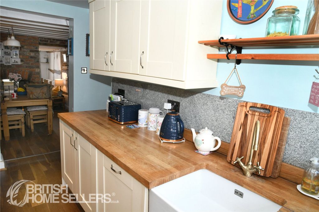 Property photo 2 of 24 Picture No. 11