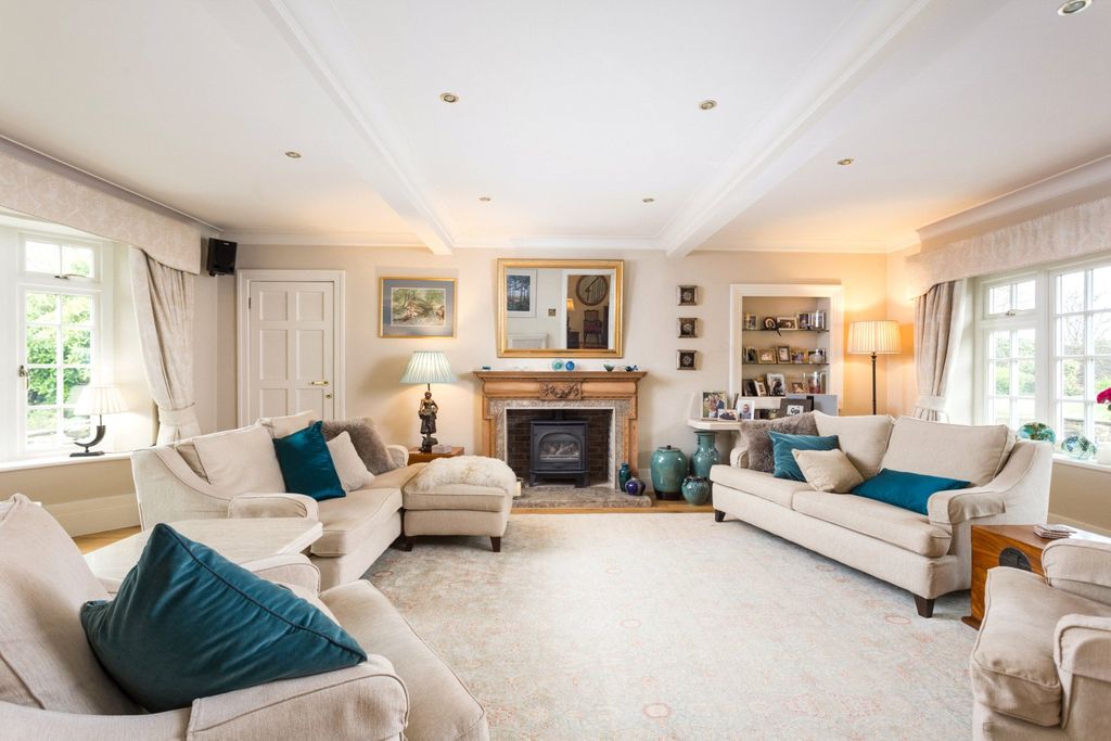 Property photo 3 of 29 Sitting Room