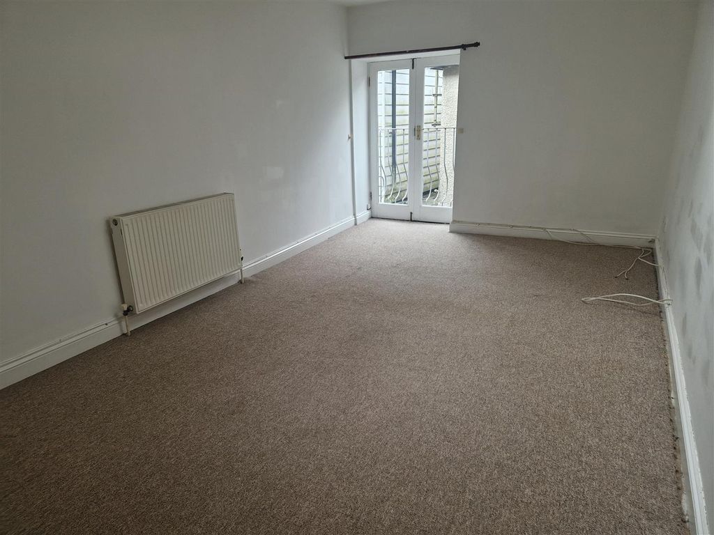 Property photo 2 of 6 1000062958.Jpg