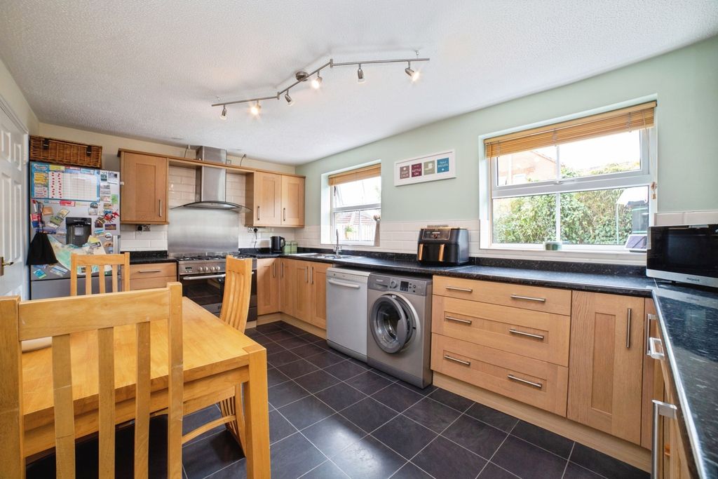 Property photo 3 of 18 Kitchen Dining Room