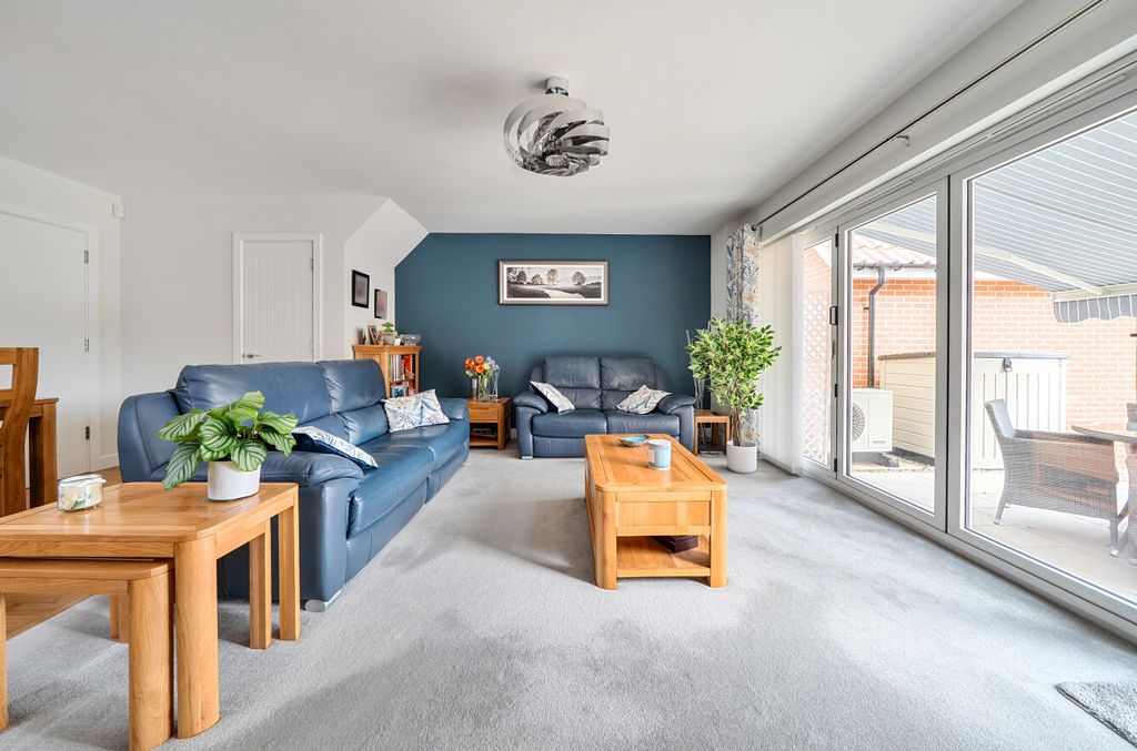 Property photo 2 of 17 Open Plan Living