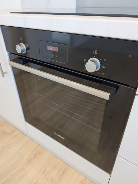 Property photo 2 of 9 Bosch Oven
