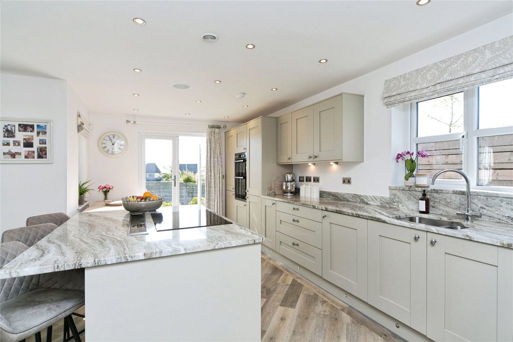 Property photo 3 of 18 Picture No. 06