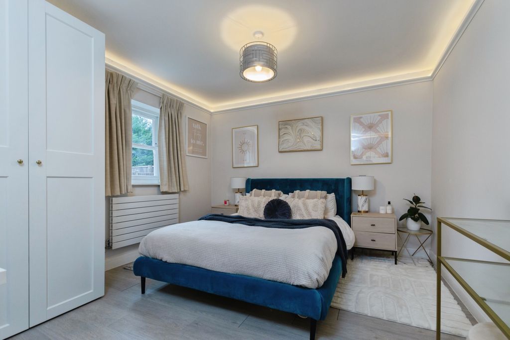 Property photo 3 of 20 Bedroom