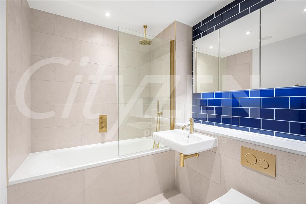 Property photo 3 of 39 Bathroom (Photo Of Actual Flat)