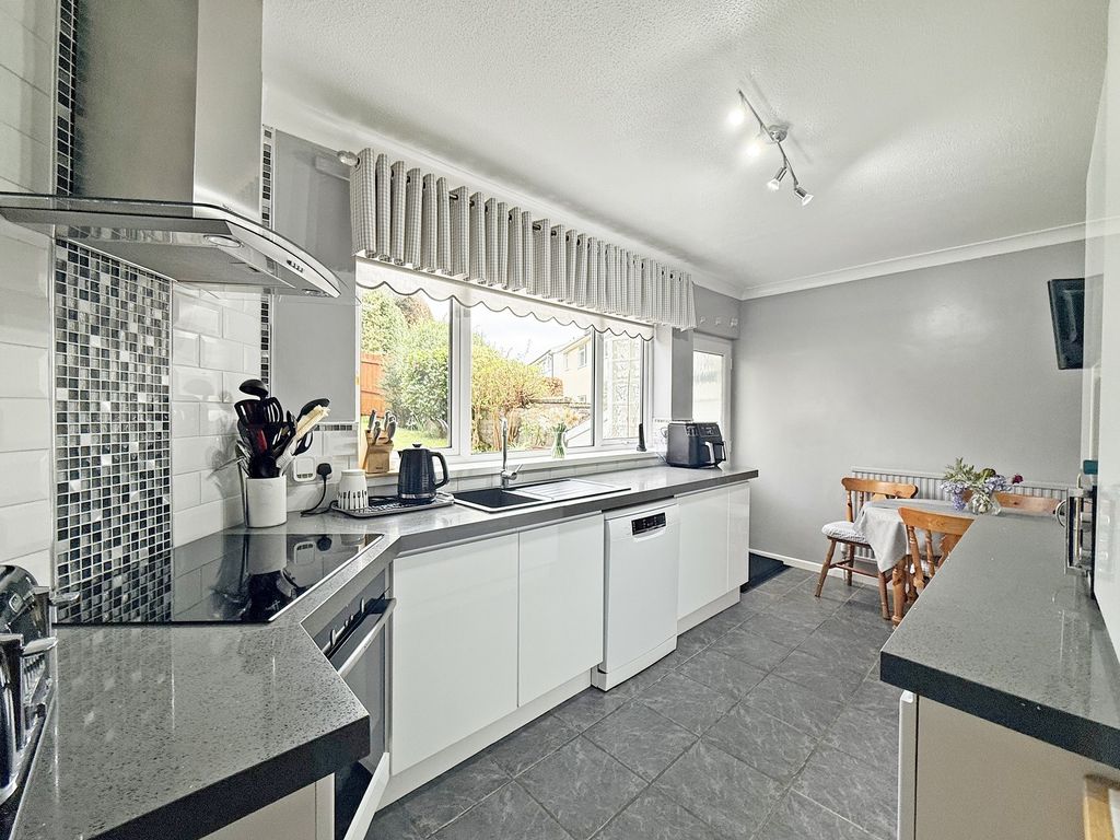 Property photo 2 of 23 Kitchen