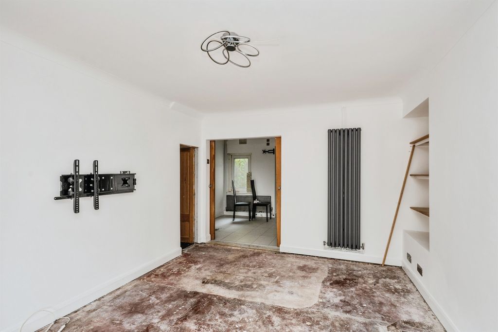 Property photo 3 of 16