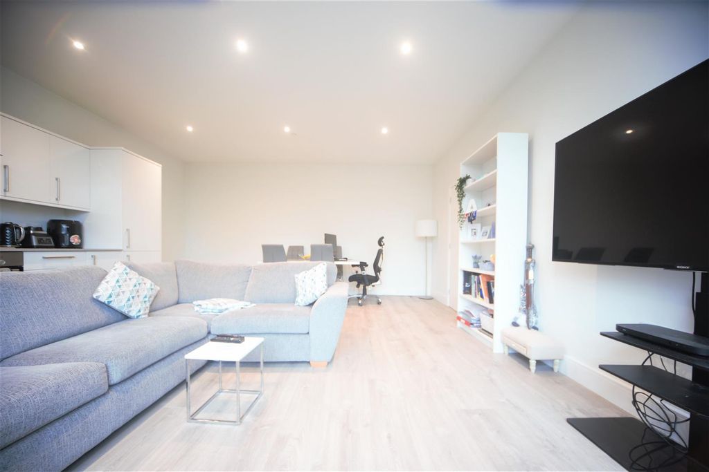 Property photo 3 of 9 Lounge2.Jpg