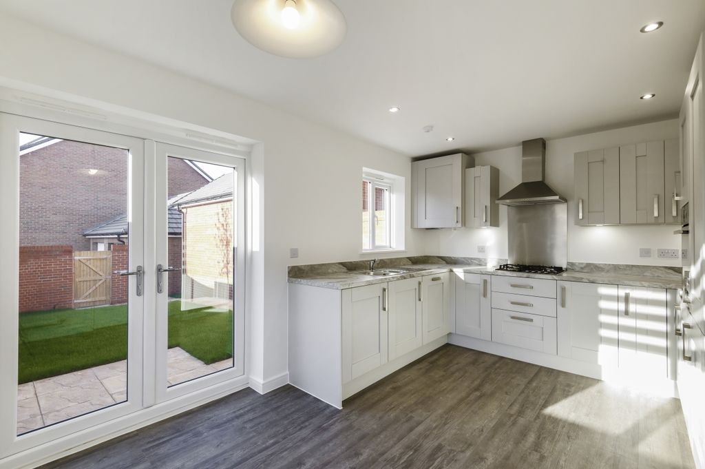 Property photo 2 of 14 Masar Close