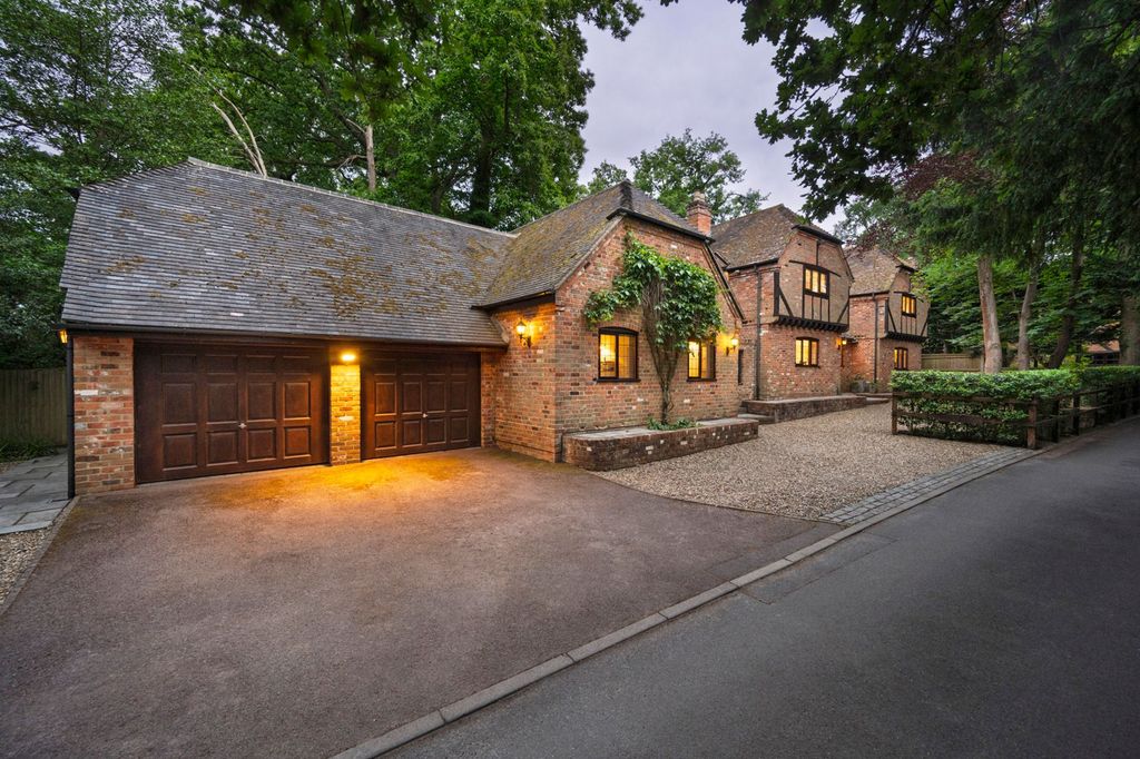 Property photo 1 of 26 Twilight Front