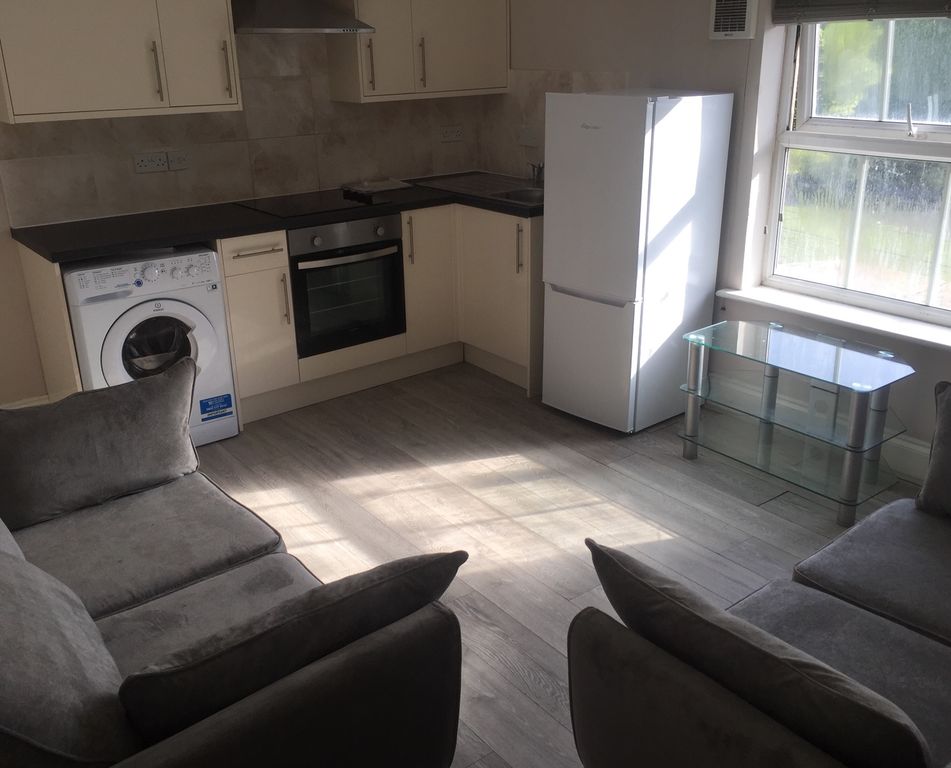 Property photo 3 of 7 Lounge2