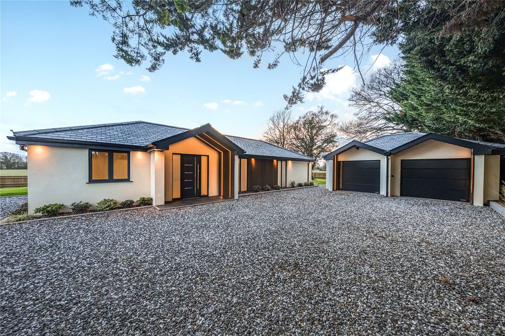 Property photo 2 of 34 Picture No. 23