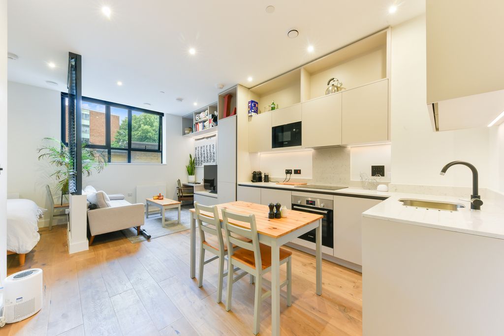 Property photo 1 of 8
