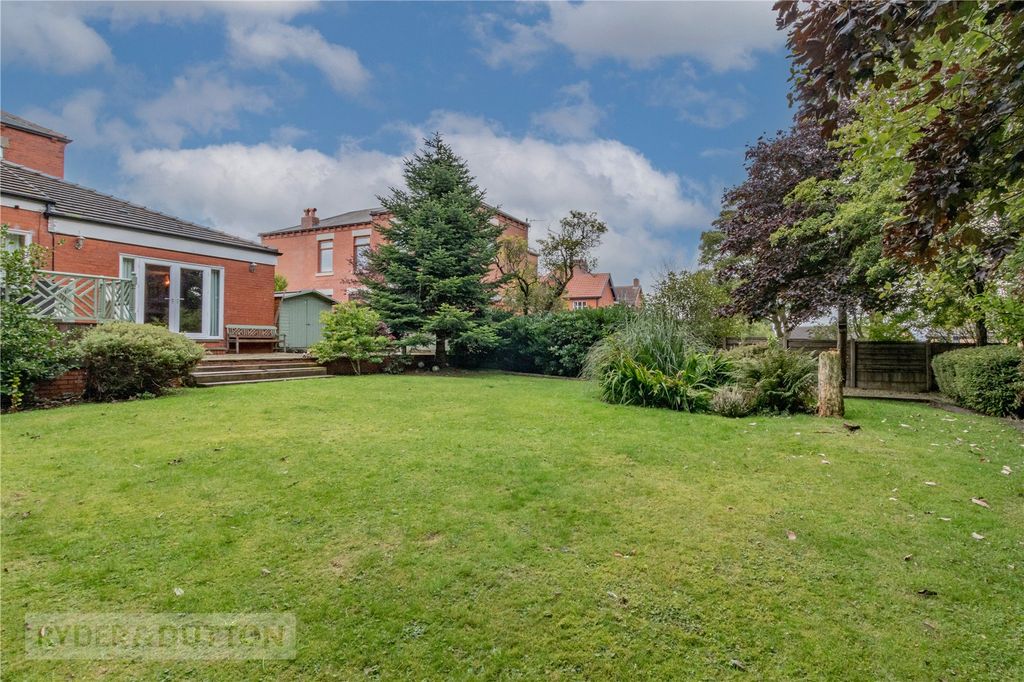 Property photo 3 of 27 Garden