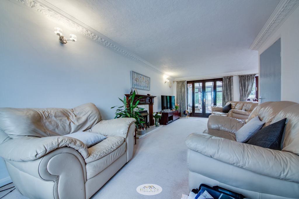 Property photo 3 of 37 Lounge 1.3