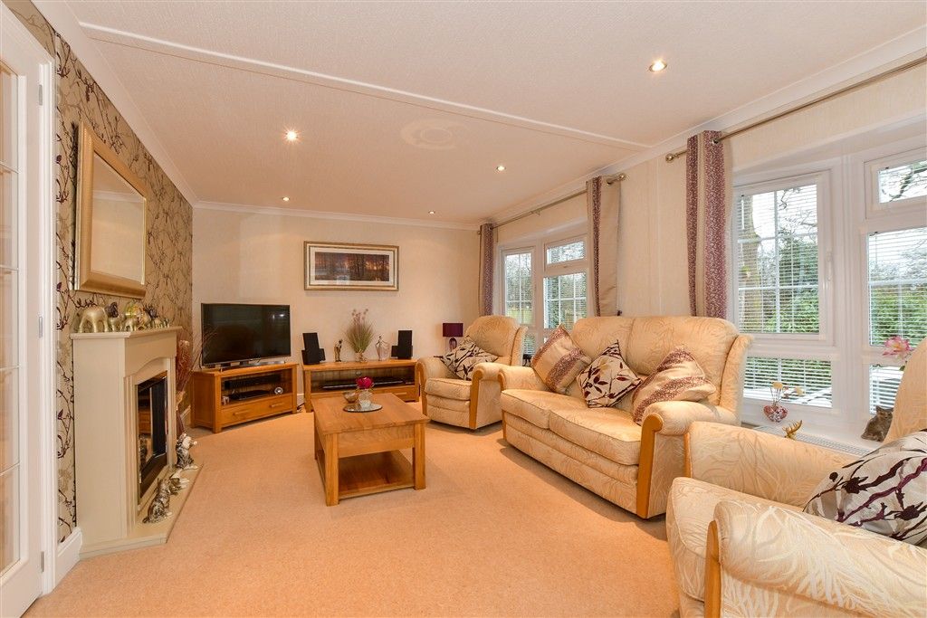 Property photo 1 of 13 Lounge