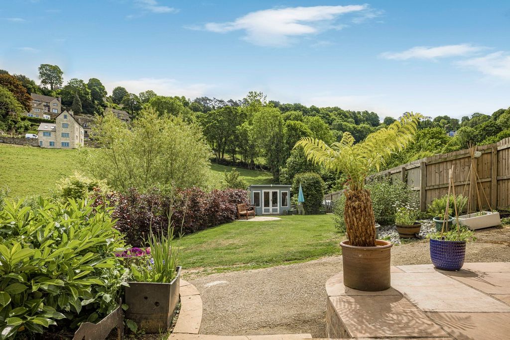 Property photo 2 of 25