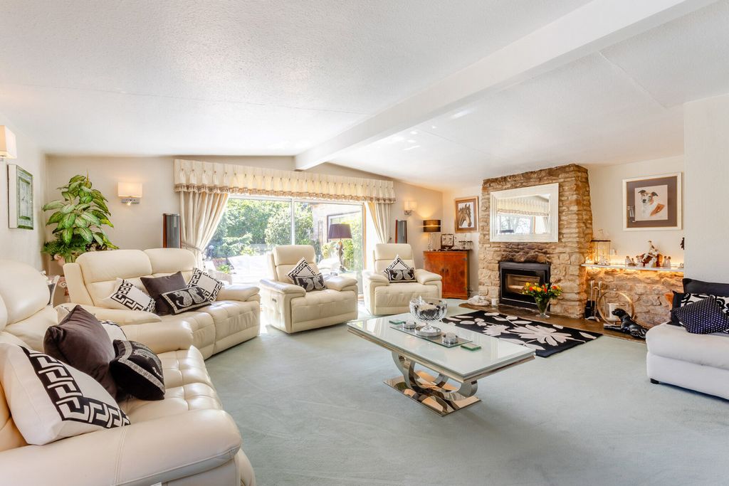 Property photo 2 of 43