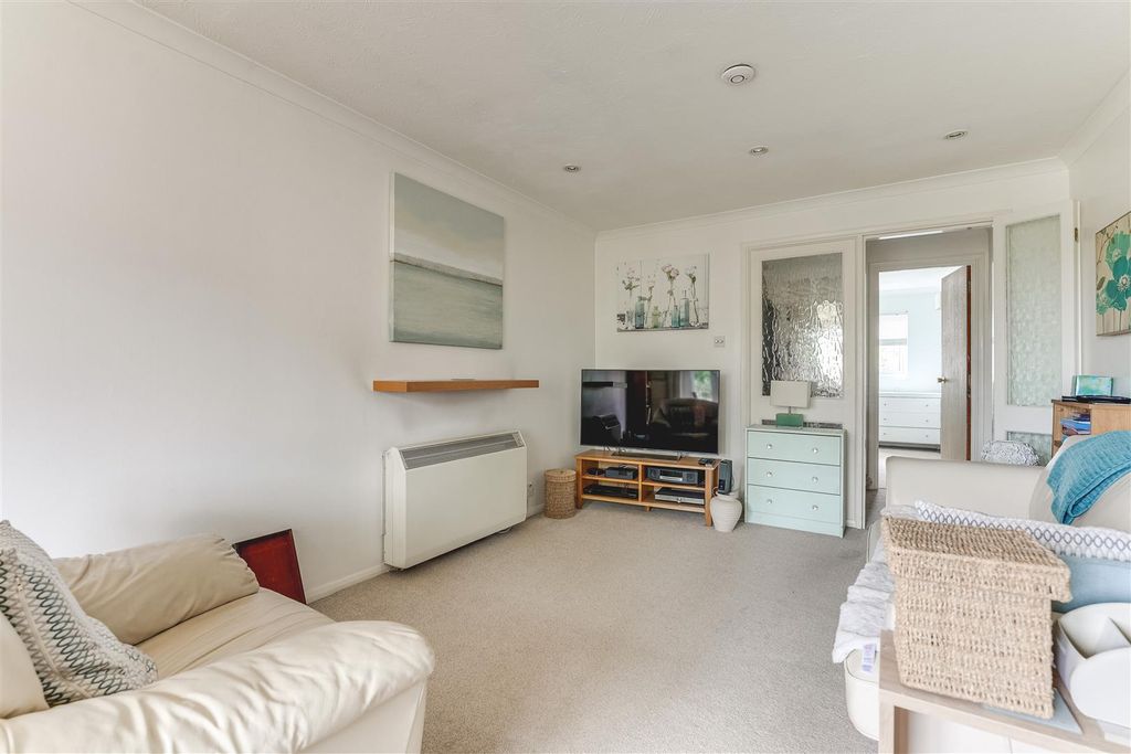 Property photo 3 of 12 Chasewood Ave-3.Jpg