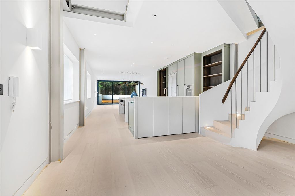 Property photo 3 of 20 Image