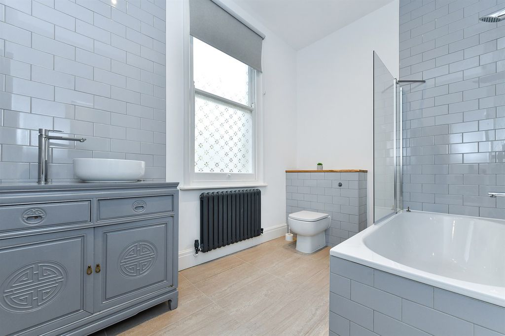 Additional image 10 of 5 bed semi-detached house to rentHamilton Drive NG7