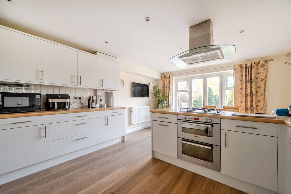 Property photo 3 of 21 Picture No. 12