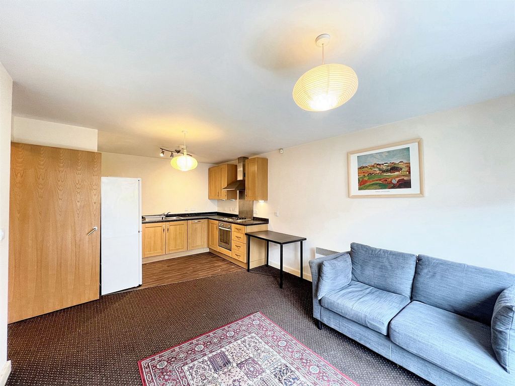 Property photo 2 of 9