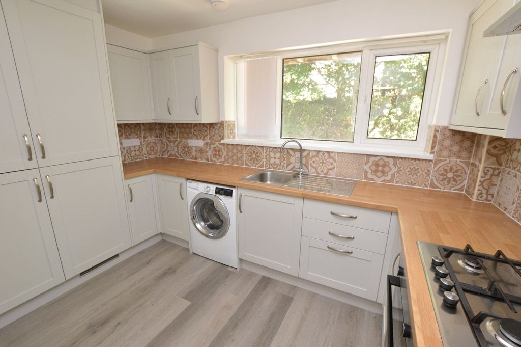 Property photo 2 of 12 Picture No. 16