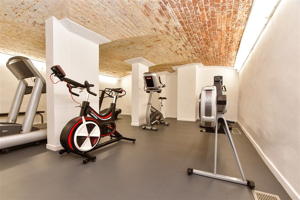 Property photo 1 of 11 Gym