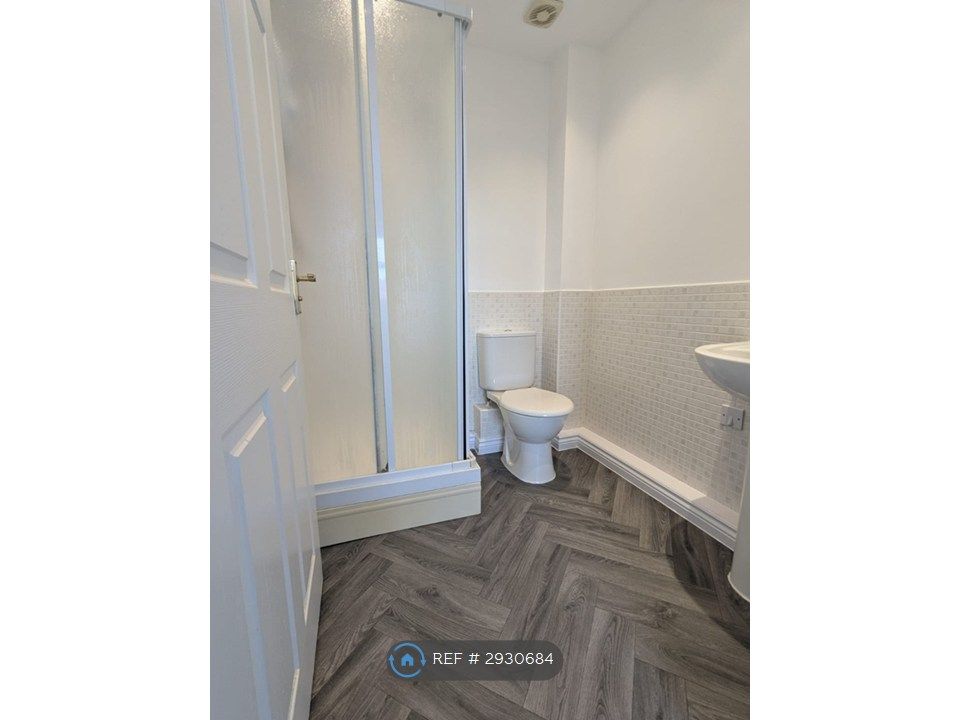Property photo 2 of 10 En Suite