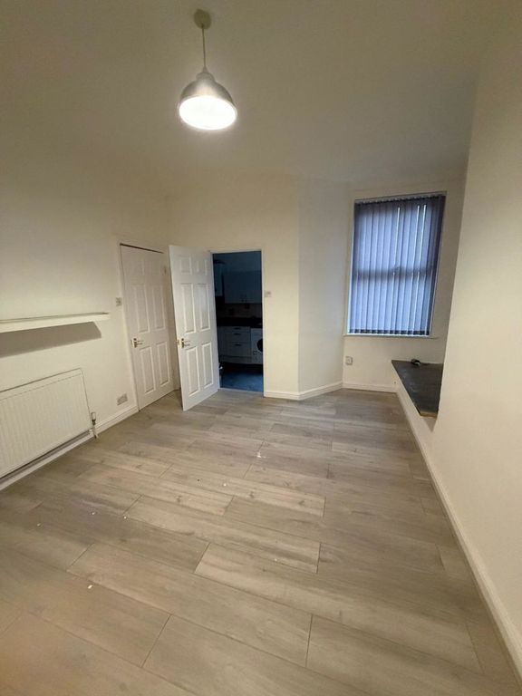 Property photo 2 of 8 Photo 7