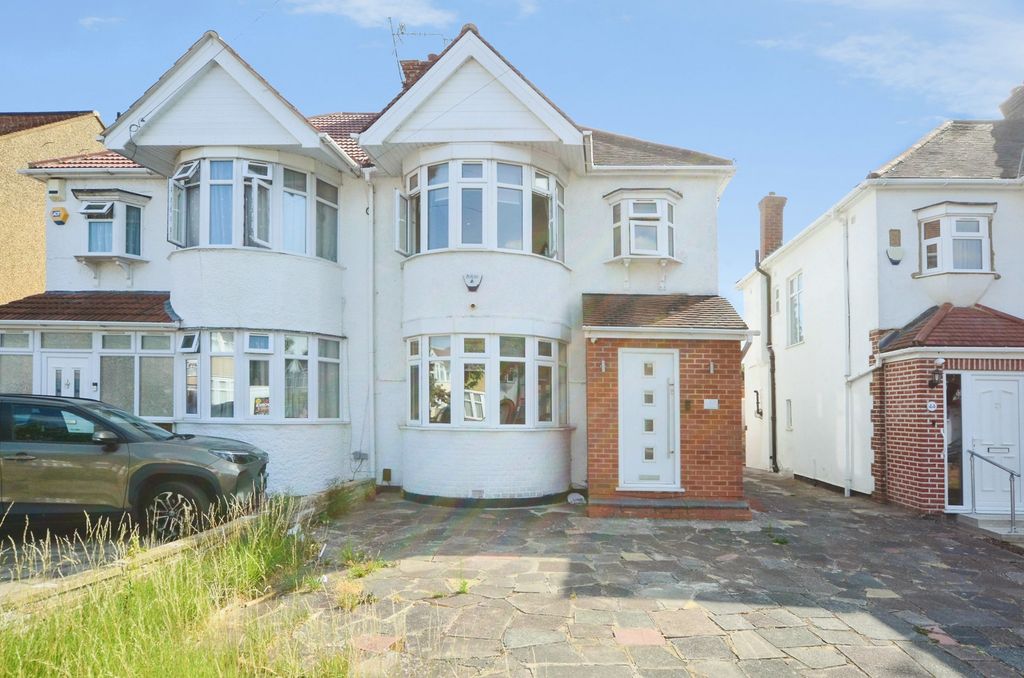 Property photo 1 of 17 External