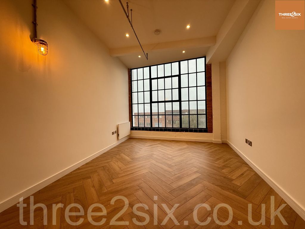 Property photo 3 of 5 Lounge