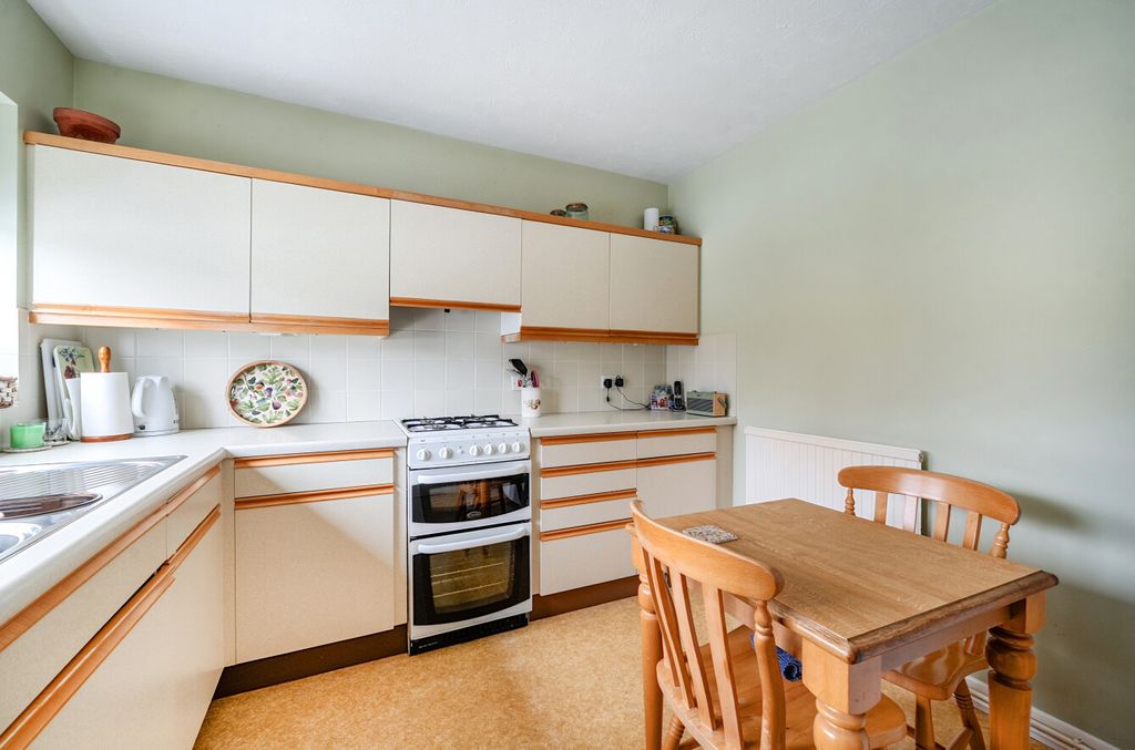 Property photo 3 of 14 1395103-7-695Cf5d...